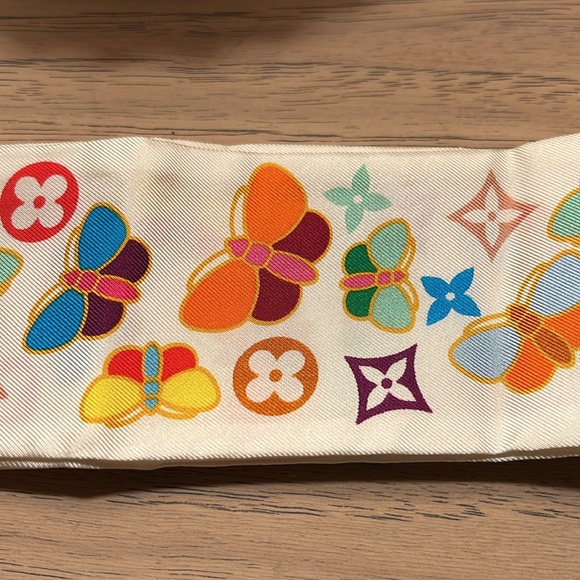 Preloved LOUIS VUITTON Silk Monogram Butterfly Bandeau - Picture 8 of 12